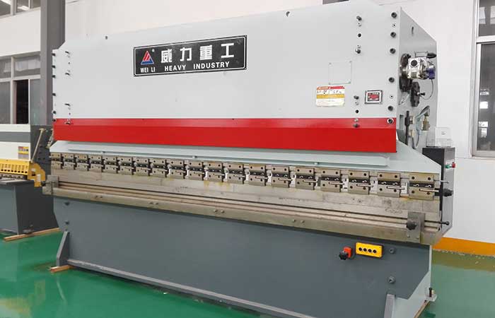 WC67Y-300T/4000液壓折彎?rùn)C(jī),300噸4米液壓數(shù)控折彎?rùn)C(jī)